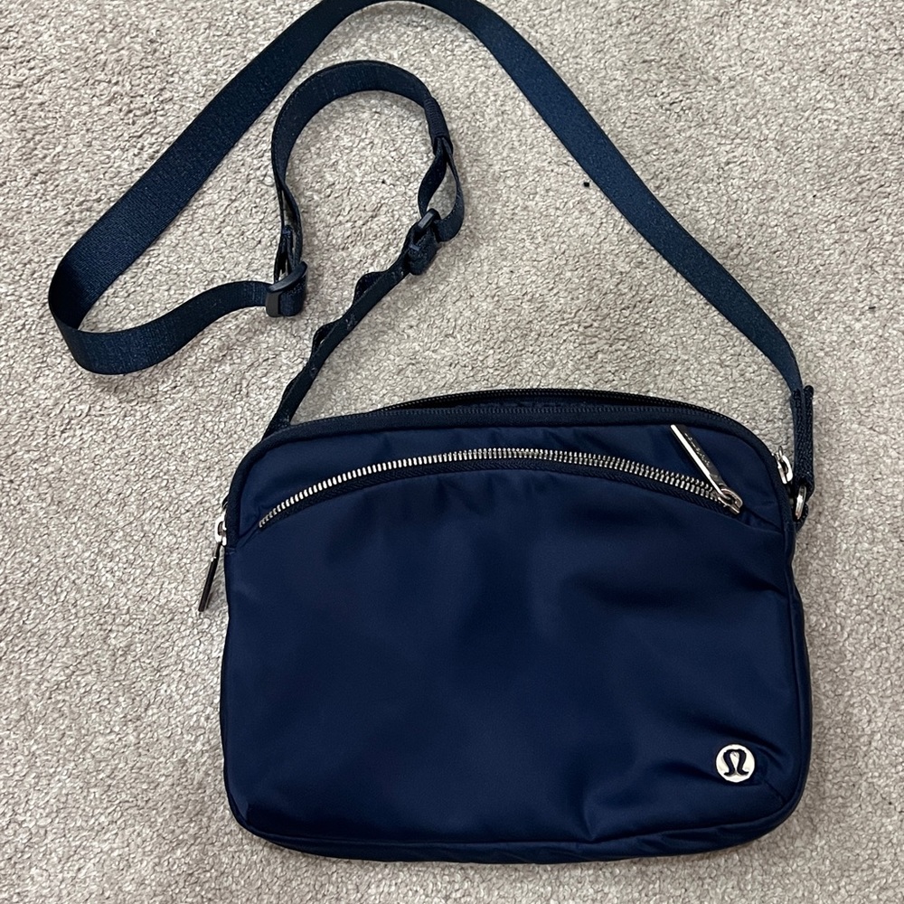 Navy 2.5L  Lululemon city adventurer bag